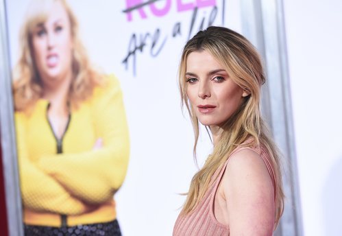 Betty Gilpin en la presentación de la película 'Isn't It Romantic'