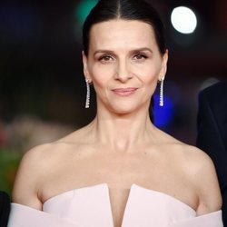 Juliette Binoche con un elegante y discreto maquillaje