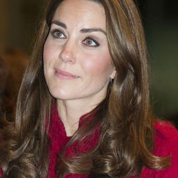 Kate Middleton con maquillaje nude y puntas marcadas