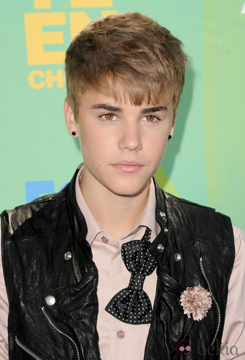 Justin Bieber con pelo corto y flequillo largo
