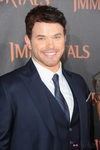 Kellan Lutz con pelo moreno