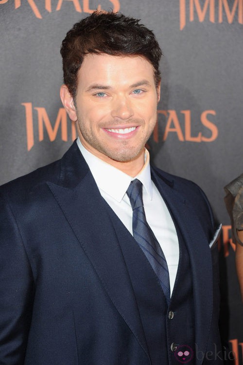 Kellan Lutz con pelo moreno