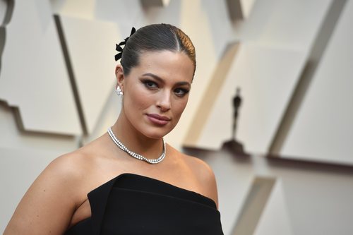 Ashley Graham con un beauty look elegante