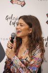 Zendaya con el pelo rizado