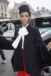 Janelle Monáe con sombra de ojos azul