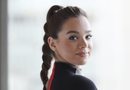 Hailee Steinfeld con coleta alta