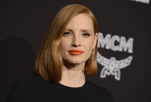 Jessica Chastain con un pintalabios naranja