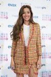Malena Costa con un look romántico y natural
