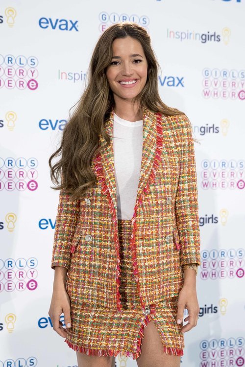 Malena Costa con un look romántico y natural