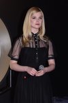 Elle Fanning con una raya XXL