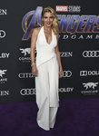 Elsa Pataky con el pelo aun lado