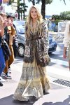 Romee Strijd con 'beach waves' en el Festival de Cine de Cannes 2019