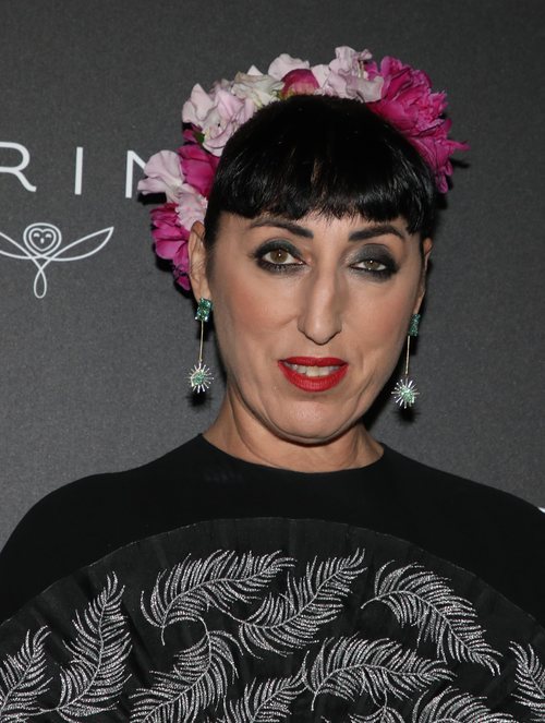 Rossy de Palma con corona de flores en los Premios Kering 2019