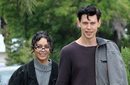 Vanessa Hudgens con su pareja Austin Butler por Los Ángeles