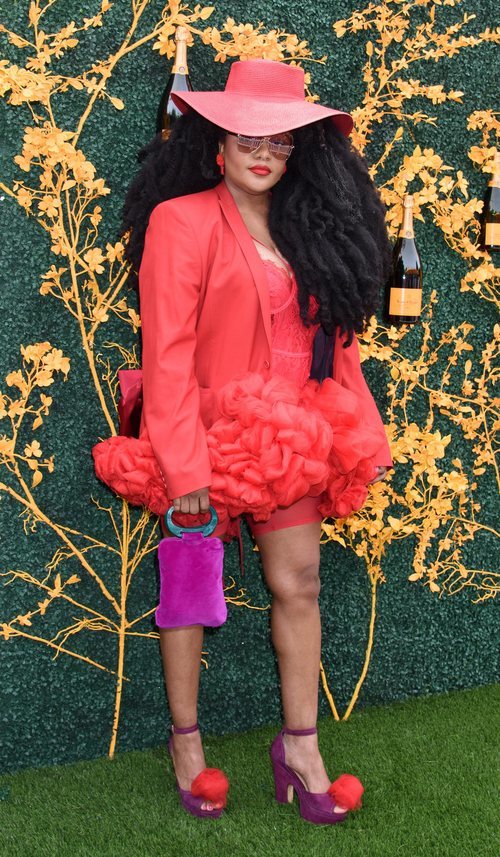 TK Wonder con beauty look recargado en el evento Veuve Clicquot PoloClassic