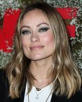 Olivia Wilde con make up ahumado en tonos verdes en la Gala Women In Film 2019