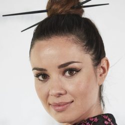 Dafne Fernández con un look oriental es imagen de Roku Gin