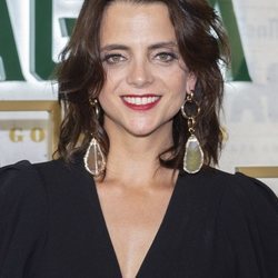 Macarena Gómez con peinado desenfadado en la presentación de la cerveza MAGNA de San Miguel