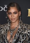 Beyoncé con el pelo trenzado en la premiere de 'El Rey León'