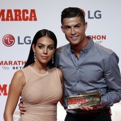 Georgina Rodríguez en la entrega de Premios Marca 2019 con un beauty look en clave nude