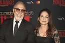 Con un espectacular vestido negro y un beauty look muy elegante, Gloria Estefan acudía a la presentación de 'Moulin Rouge!'