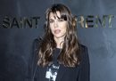 Carlota Casiraghi con un look rockero en el desfile primavera/verano 2020 de Saint Laurent