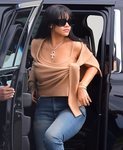 Rihanna vuelve al flequillo en un paseo por Nueva York