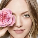Foto promocional de Amanda Seyfried como embajadora de Lancôme