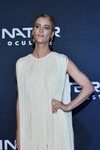 Mackenzie Davis muy pálida en el estreno de 'Terminator: Destino Oscuro' en México