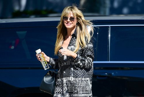 Heidi Klum con flequillo largo en Los Ángeles