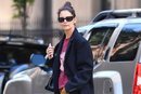 Katie Holmes con gafas extra grandes en Nueva York