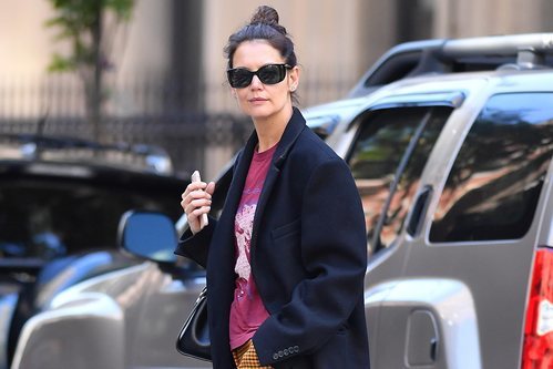 Katie Holmes con gafas extra grandes en Nueva York