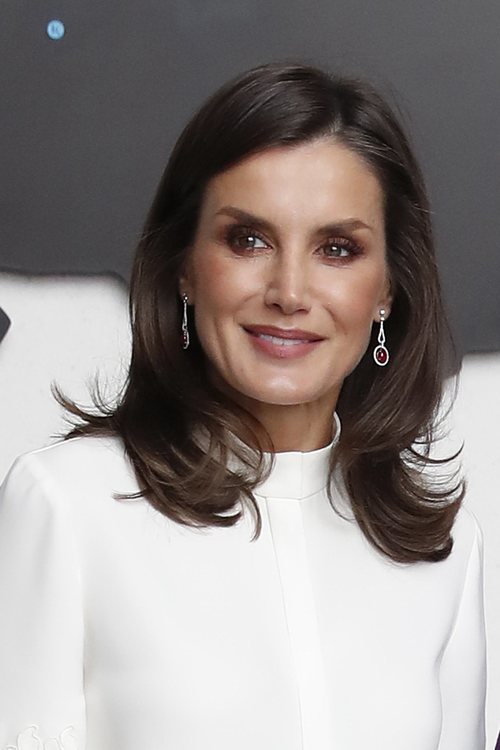 La Reina Letizia con maquillaje natural durante su visita a la Agencia de Promoción de Inversión Comercial de Corea