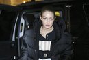 Gigi Hadid sin maquillaje y pelo recogido por Nueva York
