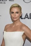 Charlize Theron con un make up muy natural en los Glamour Women Of The Year Awards 2019