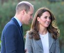Kate Middleton con la melena con ondas voluminosa en un acto de voluntariado en Londres