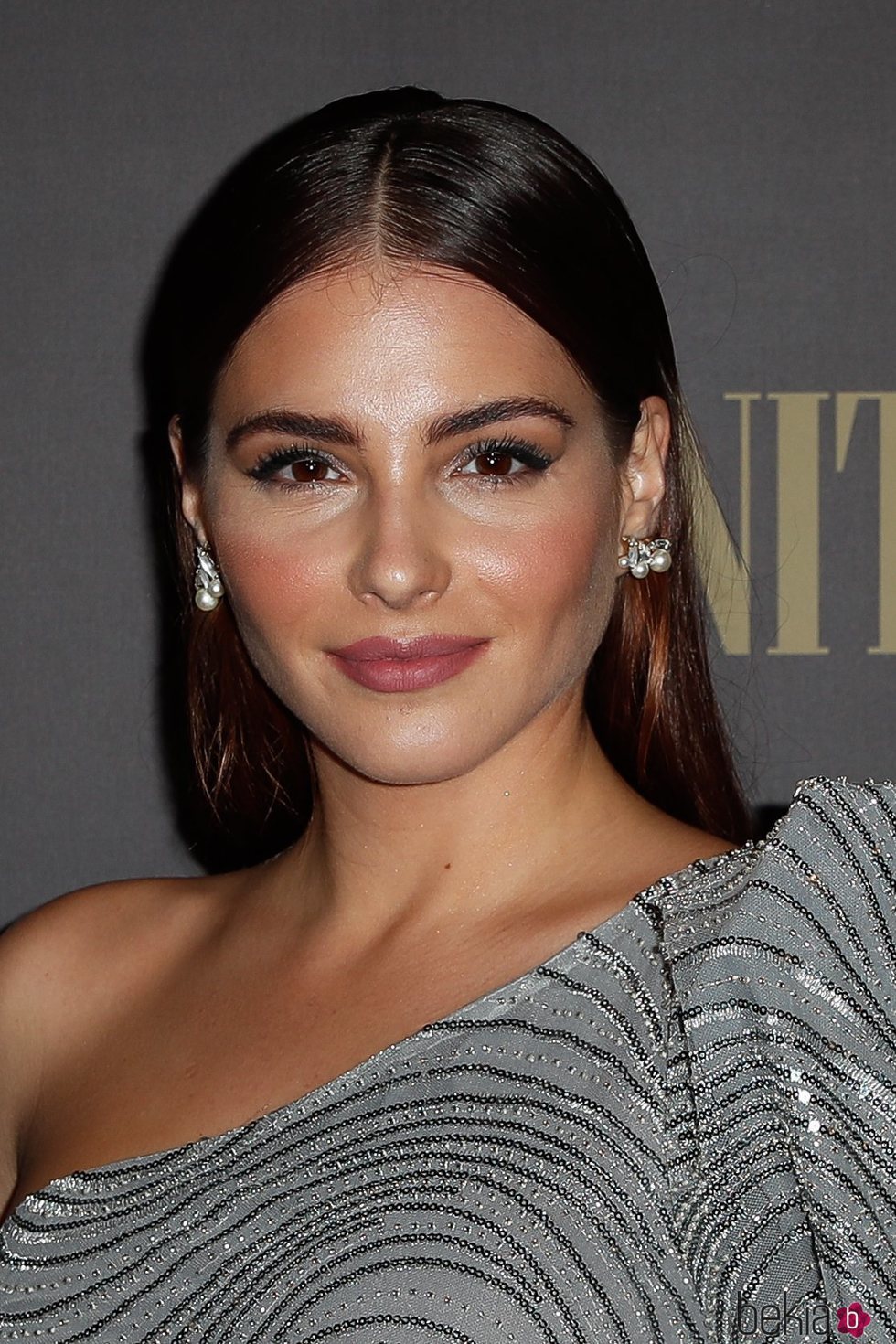 Andrea Duro con smokey eye en los Premios Personaje del Año 2019 de Vanity Fair