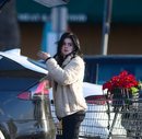 Ariel Winter con melena despeinada de compras por Los Ángeles