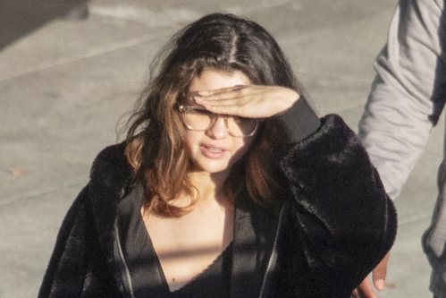 Selena Gomez sin maquillaje paseando por Londres