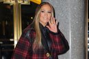 Jennifer Lopez con smokey eye y melena lisa en Nueva York