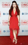 Demi Lovato con labios rojos en los People's Choice Awards