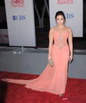 Demi Lovato con maquillaje rosáceo en los People's Choice Awards