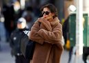 Katie Holmes despelujada por Nueva York