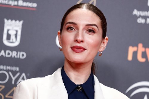María Valverde apuesta por la sombra dorada para la fiesta de los nominados a los Goya 2020