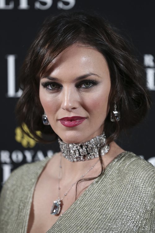 Helen Lindes cambia de look con un falso bob en la fiesta Happy 20's