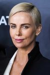 Charlize Theron, natural y estupenda en una proyección de 'Bombshell'