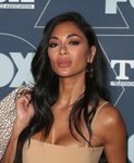 Nicole Scherzinger con contouring marcado en la fiesta Fox 2020