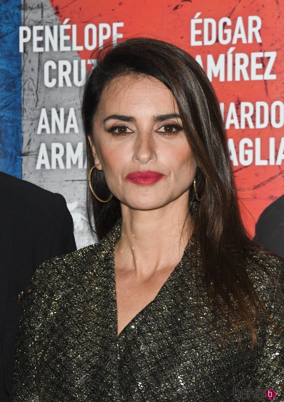 Penélope Cruz apuesta por el rojo en un sencillo make up