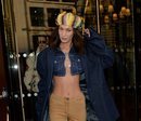 Bella Hadid con un beauty look descuidado en la Fashion Week París 2020