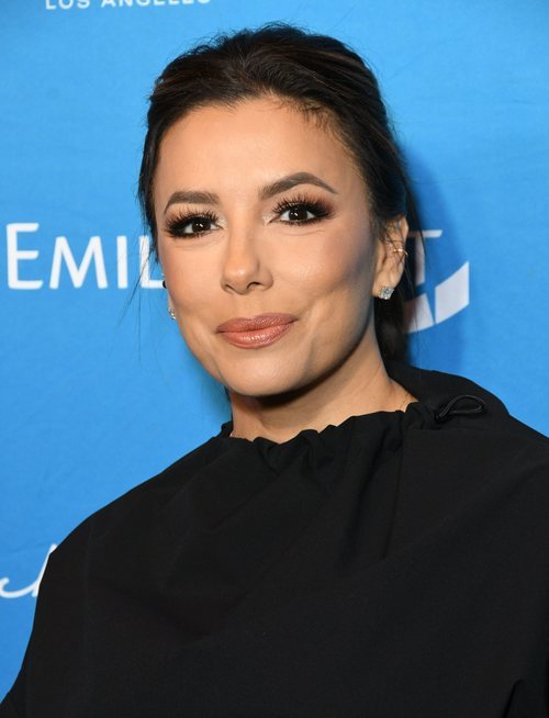 Eva Longoria acierta con las maxi pestañas de su beauty look